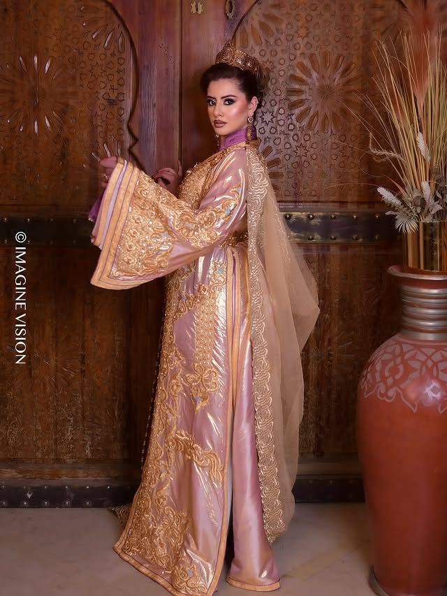 Célébrité marocaine en caftan Signature by Raja — Marrakech N°08